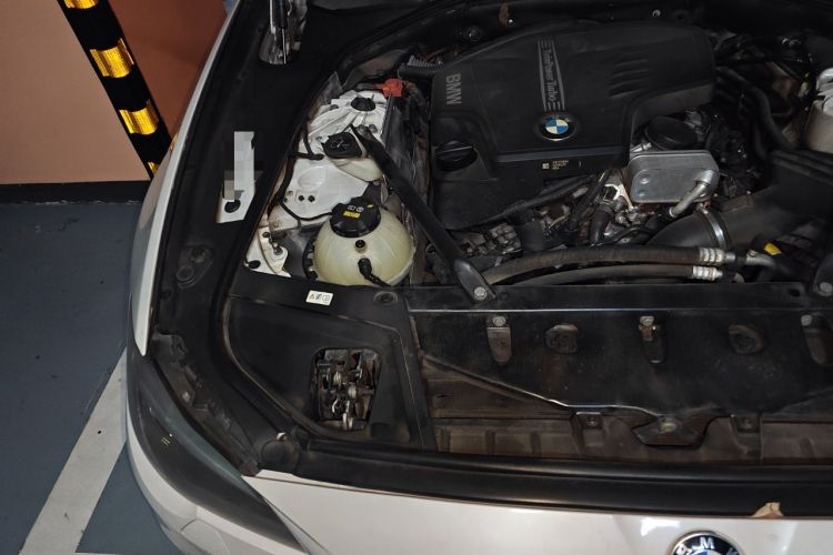 Used BMW 5 Series 2014 525Li Luxury Design Package Engine Bay Right