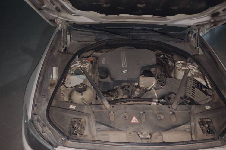 Used BMW 5 Series 2014 525Li Leading Model Engine Bay Right
