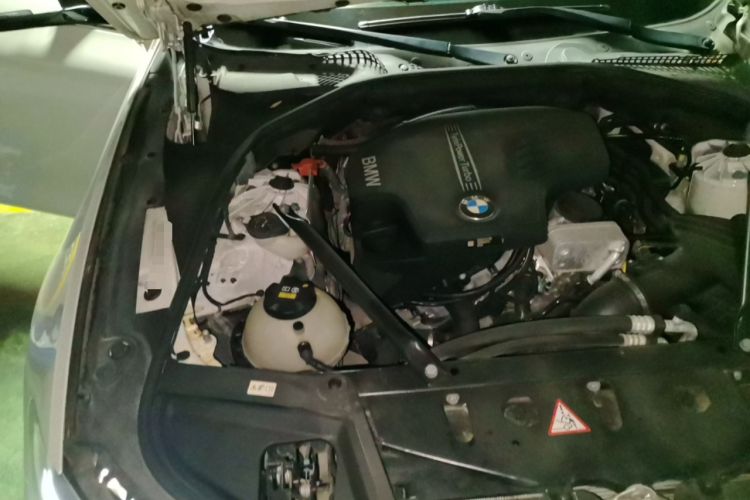 Used BMW 5 Series 2014 525Li Luxury Design Package Engine Bay Right