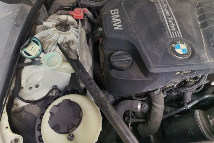 Used BMW 5 Series 2014 525Li Luxury Design Package Engine Bay Right