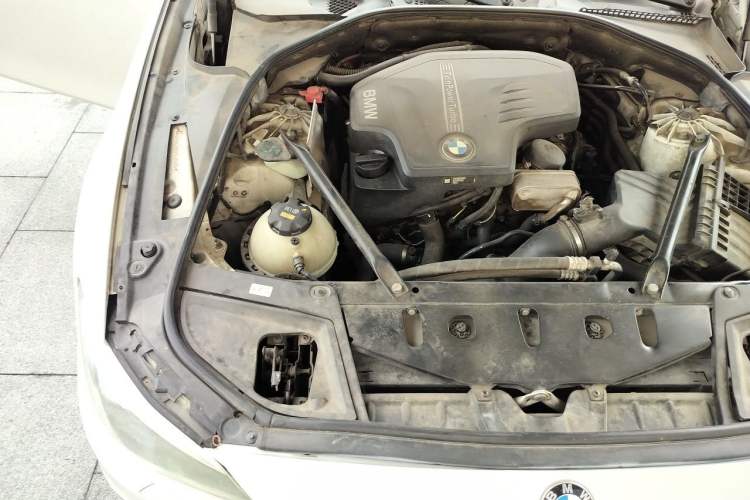 Used BMW 5 Series 2014 525Li Luxury Design Package Engine Bay Right