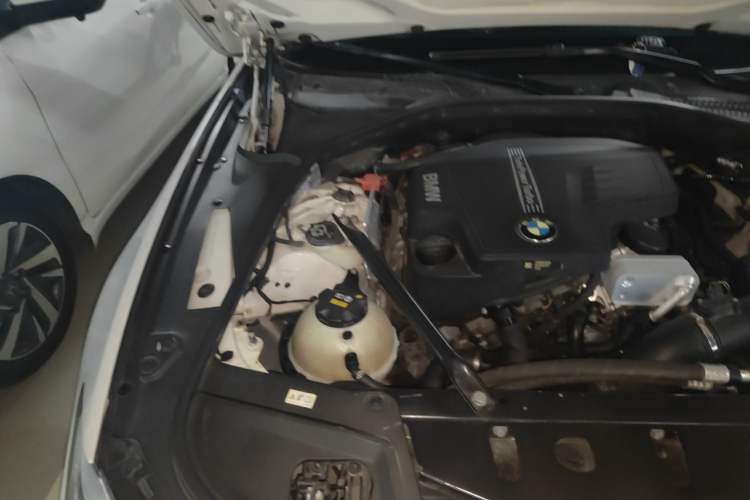 Used BMW 5 Series 2014 520Li Elegant Model Engine Bay Right