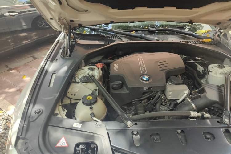 Used BMW 5 Series 2014 520Li Elegant Model Engine Bay Right