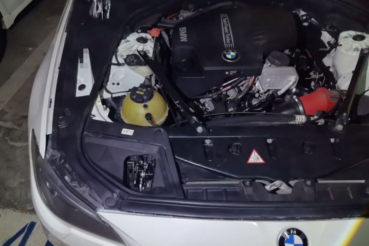 Used BMW 5 Series 2014 525Li Luxury Design Package Engine Bay Right