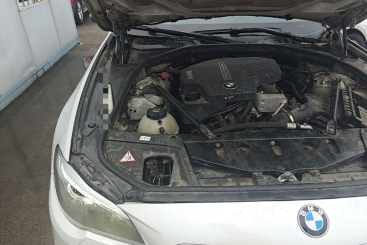 Used BMW 5 Series 2014 520Li Elegant Model Engine Bay Right