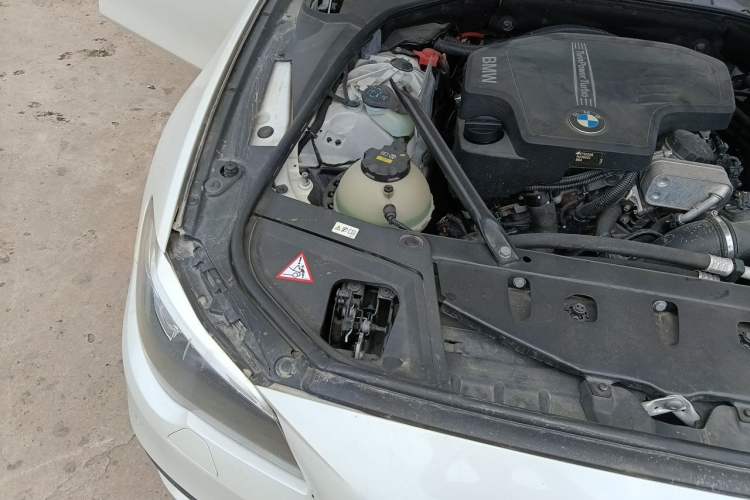 Used BMW 5 Series 2014 525Li Leading Model Engine Bay Right