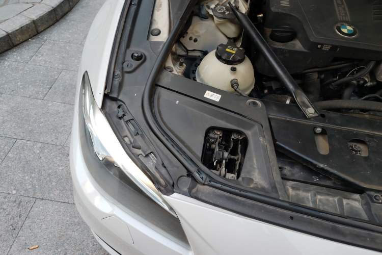 Used BMW 5 Series 2014 520i Touring Edition Engine Bay Right
