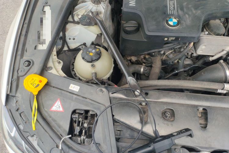 Used BMW 5 Series 2014 520Li Elegant Model Engine Bay Right