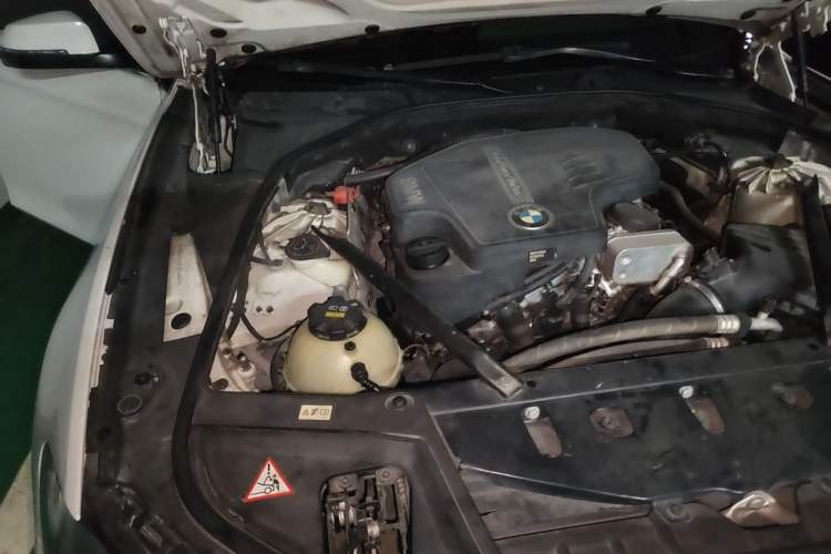 Used BMW 5 Series 2014 525Li Leading Model Engine Bay Right