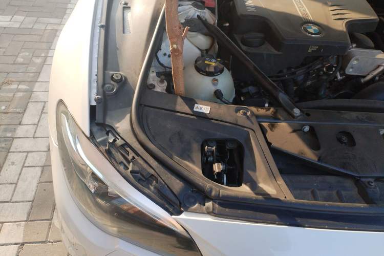 Used BMW 5 Series 2014 528Li xDrive Premium Edition Engine Bay Right