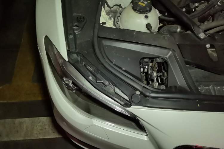 Used BMW 5 Series 2014 525Li Leading Model Engine Bay Right