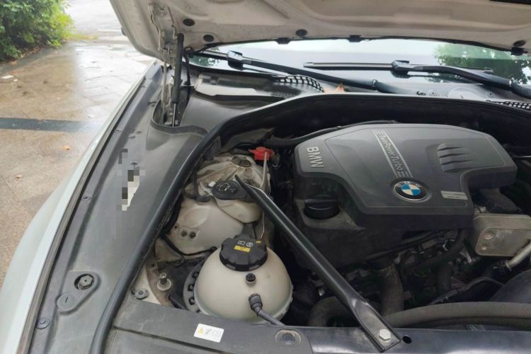 Used BMW 5 Series 2014 520i Elegant Edition Engine Bay Right