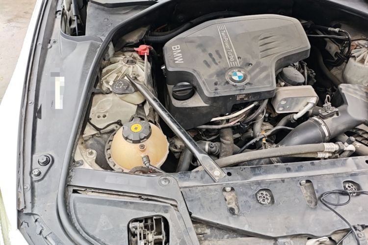 Used BMW 5 Series 2014 520Li Elegant Model Engine Bay Right