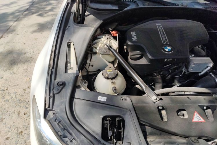 Used BMW 5 Series 2014 520Li Elegant Model Engine Bay Right
