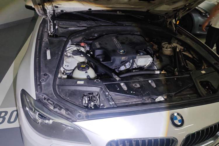 Used BMW 5 Series 2014 520Li Elegant Model Engine Bay Right