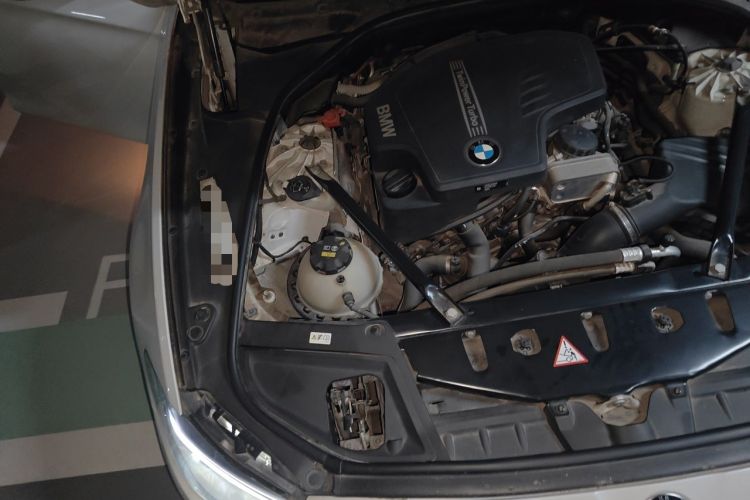 Used BMW 5 Series 2014 525Li Leading Model Engine Bay Right
