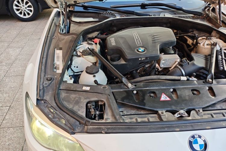 Used BMW 5 Series 2014 520Li Elegant Model Engine Bay Right