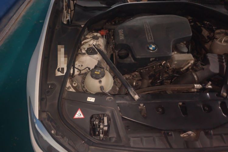 Used BMW 5 Series 2014 520Li Elegant Model Engine Bay Right
