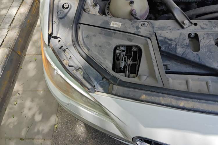 Used BMW 5 Series 2014 520Li Elegant Model Engine Bay Right