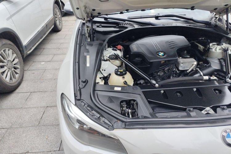 Used BMW 5 Series 2014 525Li Leading Model Engine Bay Right