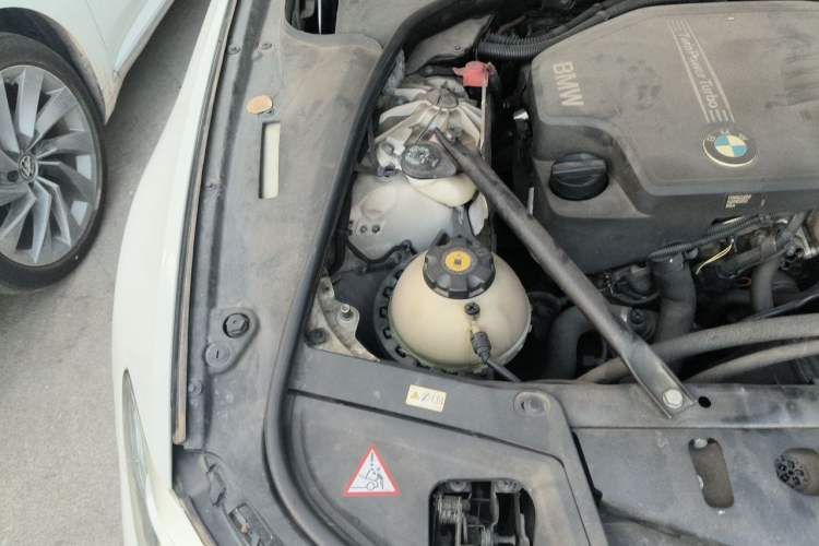 Used BMW 5 Series 2014 520Li Elegant Model Engine Bay Right