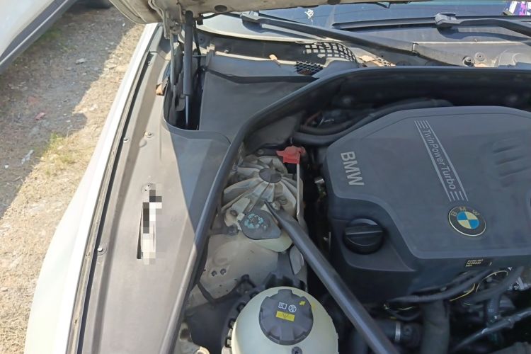 Used BMW 5 Series 2014 520Li Elegant Model Engine Bay Right