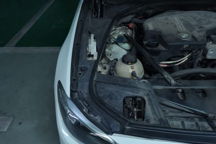 Used BMW 5 Series 2014 525Li Leading Model Engine Bay Right