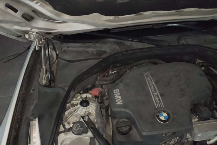 Used BMW 5 Series 2014 525Li Luxury Design Package Engine Bay Right