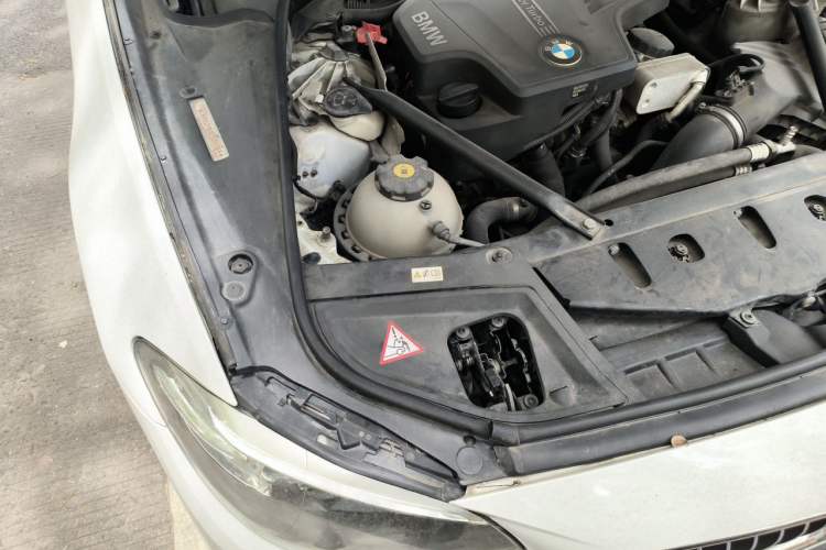Used BMW 5 Series 2014 525Li Luxury Design Package Engine Bay Right