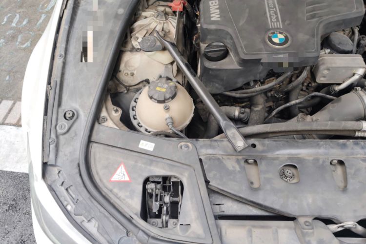 Used BMW 5 Series 2014 520Li Elegant Model Engine Bay Right