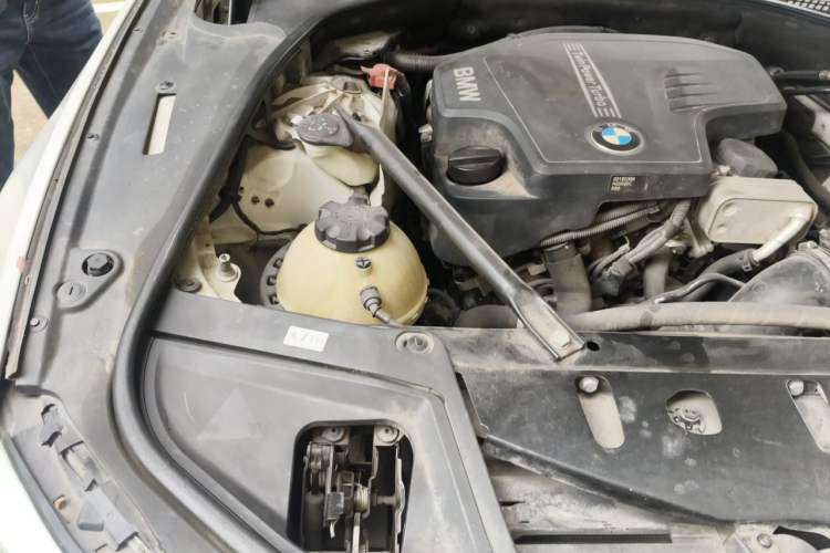 Used BMW 5 Series 2014 525Li Fashion Design Package Engine Bay Right