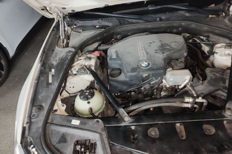 Used BMW 5 Series 2014 525Li Leading Model Engine Bay Right