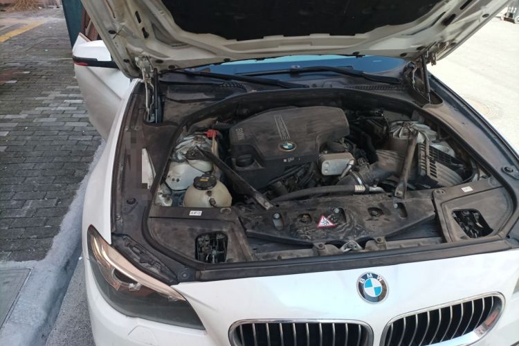 Used BMW 5 Series 2014 520Li Elegant Model Engine Bay Right