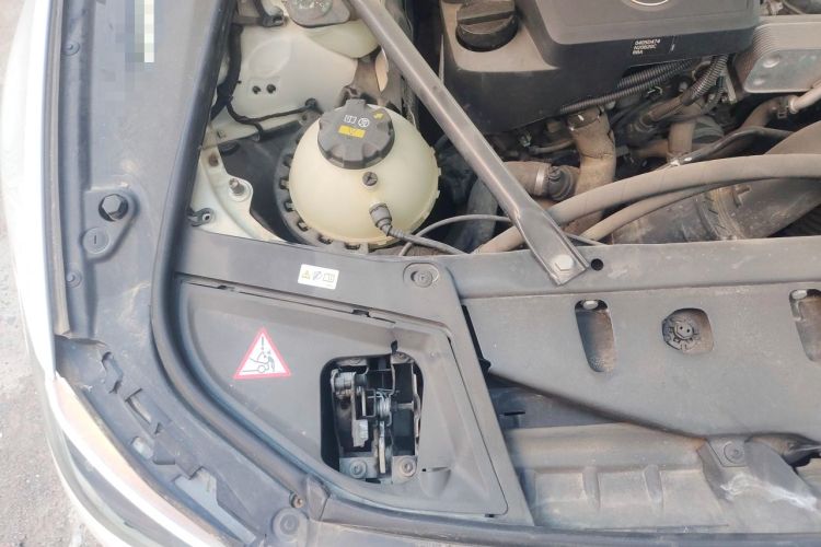 Used BMW 5 Series 2014 528Li Leading Model Engine Bay Right