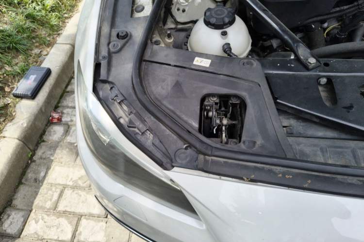 Used BMW 5 Series 2014 525Li Leading Model Engine Bay Right