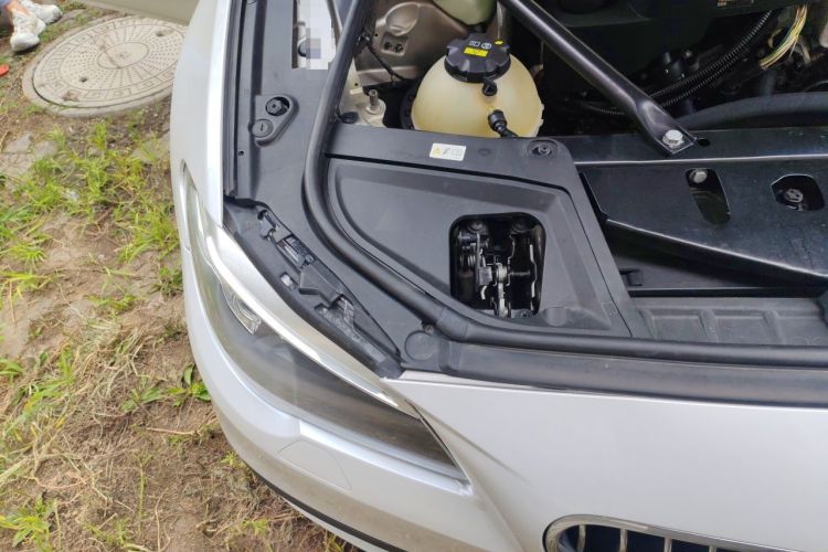 Used BMW 5 Series 2014 528Li Leading Model Engine Bay Right