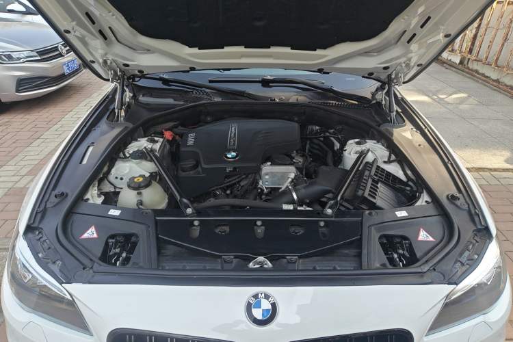 Used BMW 5 Series 2014 520Li Elegant Model Engine Bay