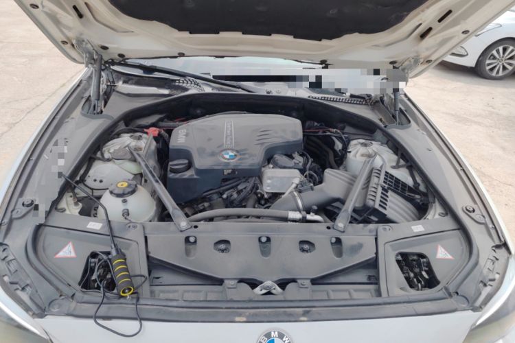 Used BMW 5 Series 2014 525Li Leading Model Engine Bay