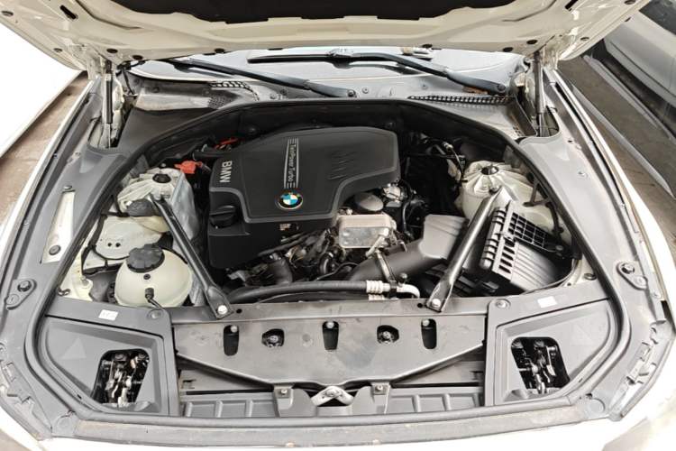Used BMW 5 Series 2014 525Li Leading Model Engine Bay