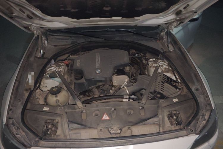Used BMW 5 Series 2014 525Li Leading Model Engine Bay