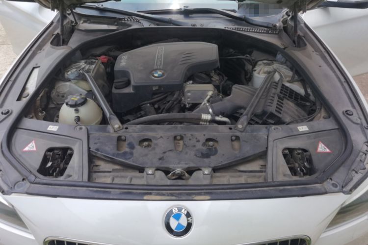 Used BMW 5 Series 2014 525Li Leading Model Engine Bay