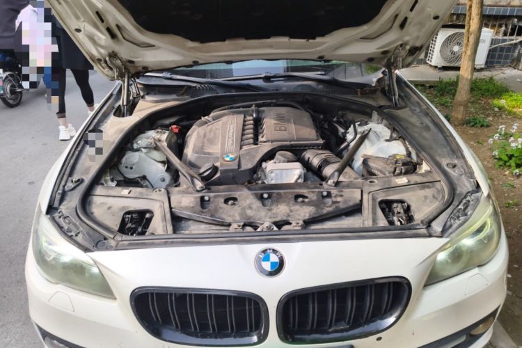 Used BMW 5 Series 2014 535Li Leading Model Engine Bay