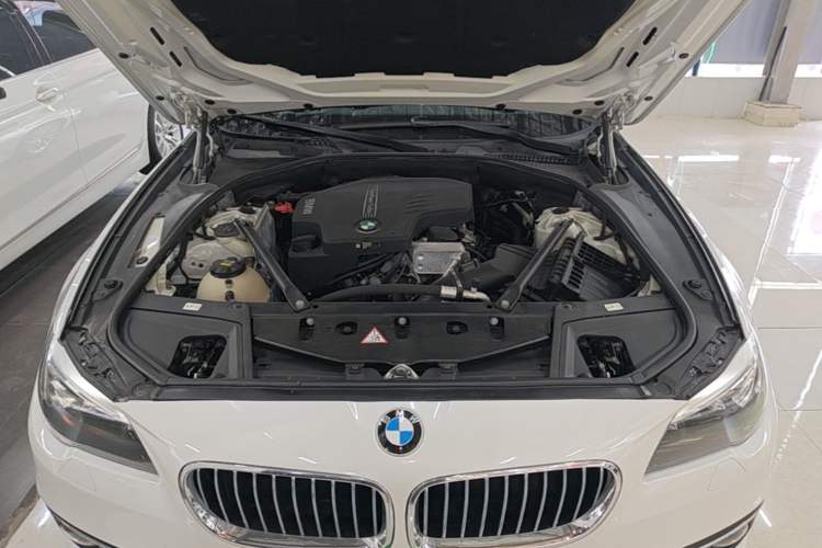 Used BMW 5 Series 2014 525Li Luxury Design Package Engine Bay