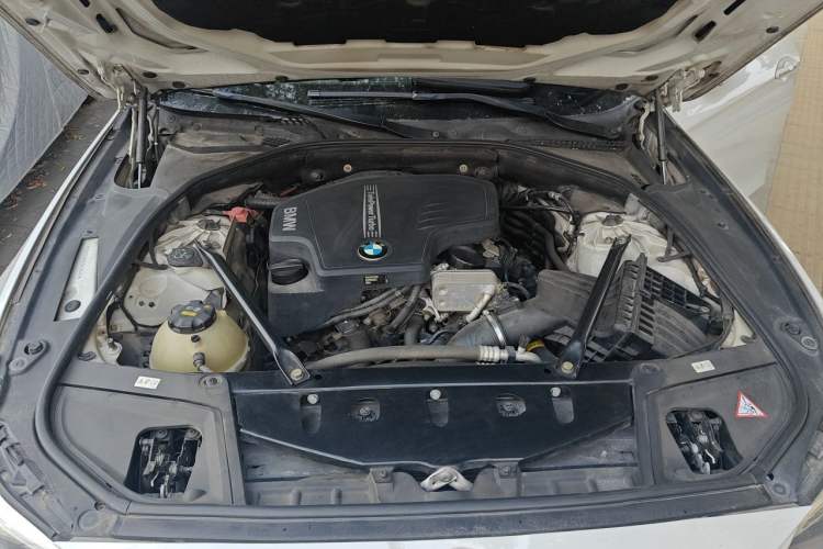 Used BMW 5 Series 2014 525Li Luxury Design Package Engine Bay
