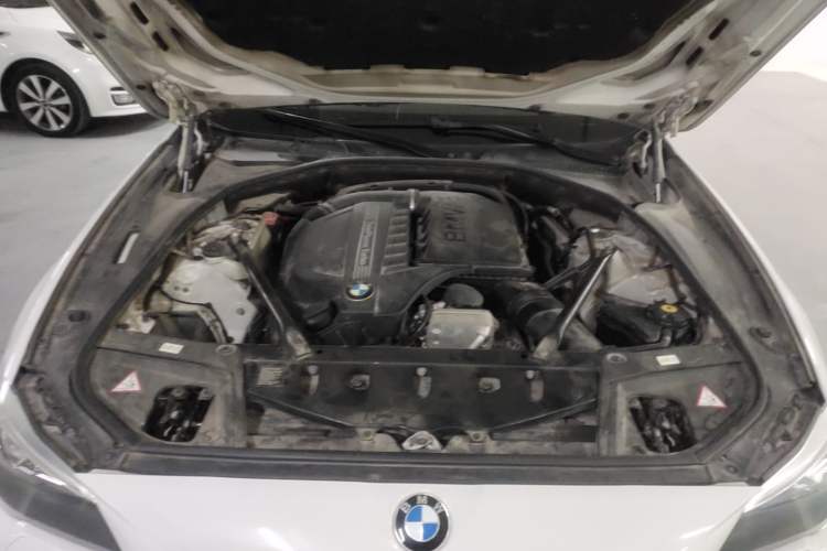 Used BMW 5 Series 2014 535Li Leading Model Engine Bay