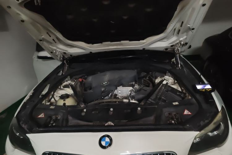 Used BMW 5 Series 2014 525Li Leading Model Engine Bay