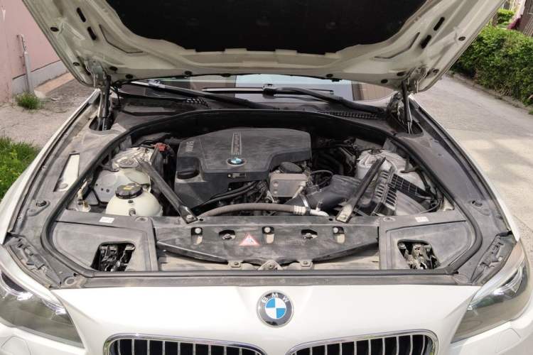 Used BMW 5 Series 2014 520Li Elegant Model Engine Bay