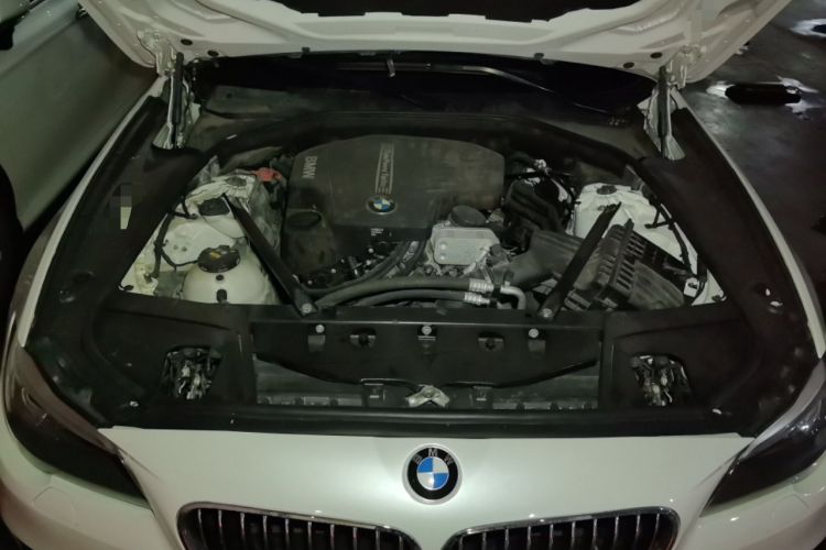 Used BMW 5 Series 2014 525Li Leading Model Engine Bay