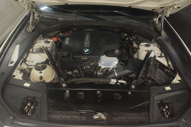 Used BMW 5 Series 2014 520Li Elegant Model Engine Bay