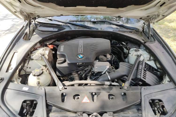 Used BMW 5 Series 2014 520Li Elegant Model Engine Bay